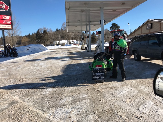 Ohio Brian and other sledders gassing up this morning