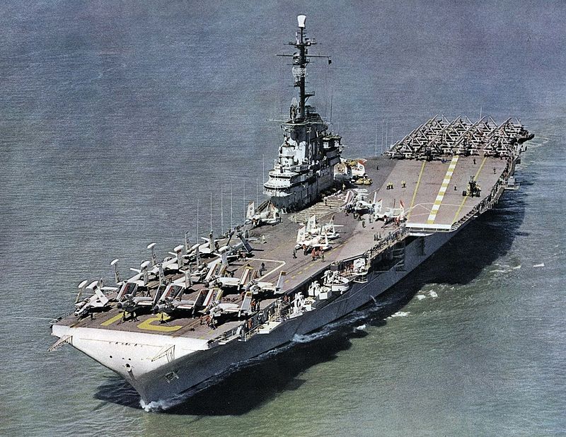 800px-USS_Bon_Homme_Richard_(CVA-31)_underway_c1956